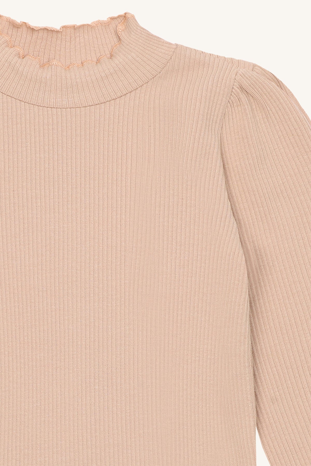 Detailaufnahme des Hust&Claire Amma Shirts mit Rippstruktur und Stehkragen in Rugby Tan, erhältlich im Bärechind Winterthur, Zürich Schweiz