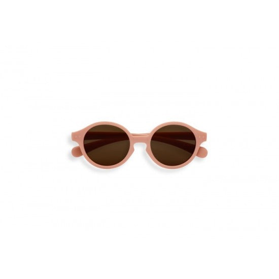 Nachhaltige IZIPIZI Baby Sonnenbrille in Apricot für 0–9 Monate mit 100 % UV-Schutz – erhältlich im Bärechind Kinderladen in Winterthur, Zürich