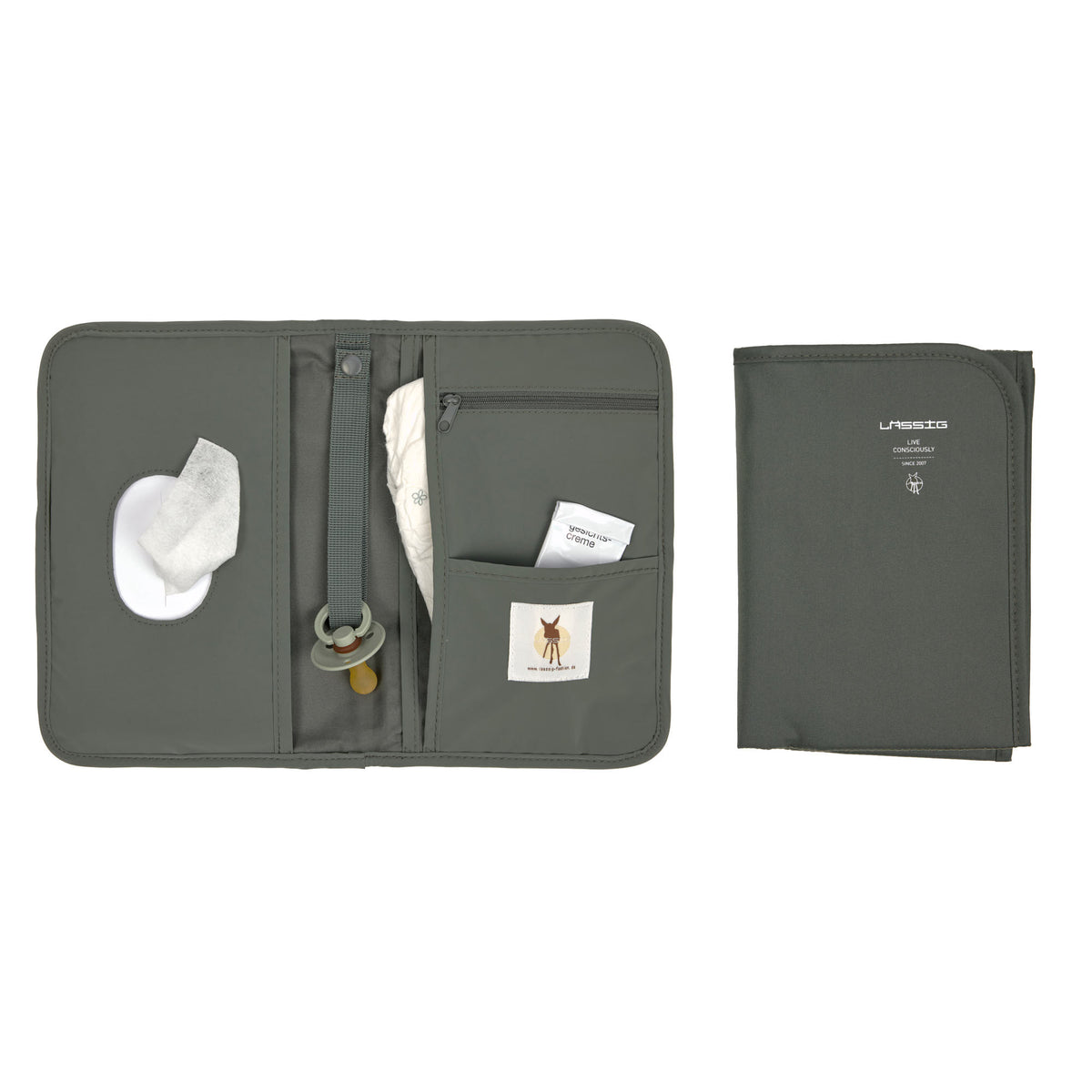 Innenansicht der Lässig Windeltasche in Olive mit praktischen Fächern & Wickelunterlage für einfaches Wickeln unterwegs.