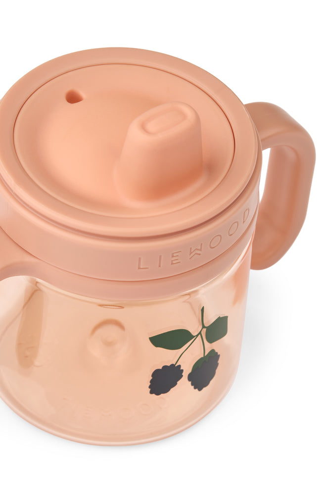 Nachhaltiger Trinklernbecher Kylo aus Tritan von Liewood, 280ml, Berry – perfekt für Kleinkinder. Erhältlich im Bärechind, deinem Kinderladen in Winterthur, Zürich.
