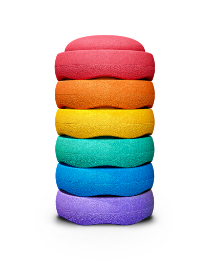 Das farbenfrohe Stapelstein Rainbow Set – ein kreatives Bewegungsspielzeug für Kinder. Entdecke Stapelstein bei Bärechind in Winterthur, Zürich – nachhaltig, langlebig und vielseitig einsetzbar.