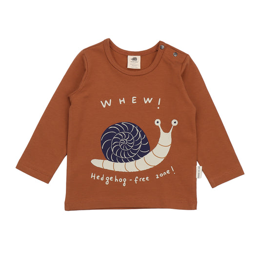 Langarmshirt aus Bio-Baumwolle mit Schneckenprint und Spruch – erhältlich bei Bärechind in Winterthur, Zürich, Schweiz.

