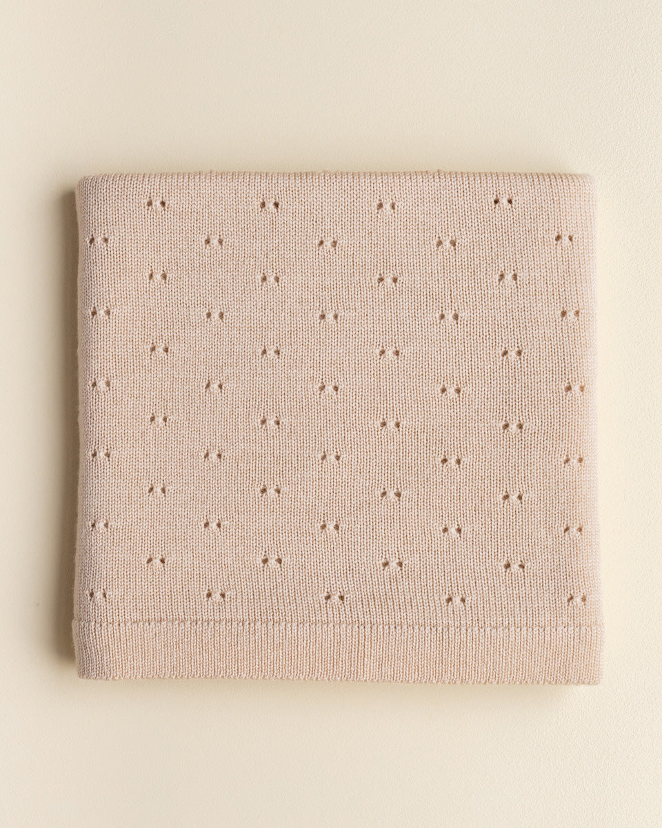 Babydecke Bibi aus 100% Merinowolle in Beige mit Ajour-Muster, Bärechind Winterthur Zürich Schweiz.