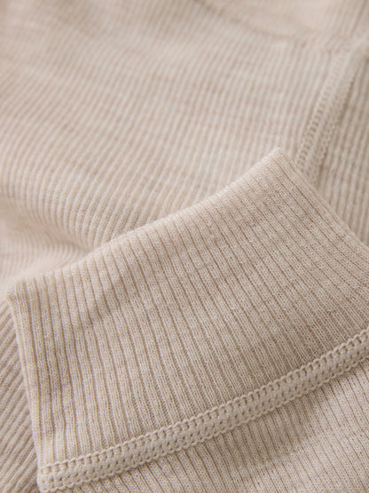 Detail der CeLaVi Baby Leggings aus Wolle – Farbe Rose Dust, erhältlich im Bärechind in Winterthur, Zürich, Schweiz.