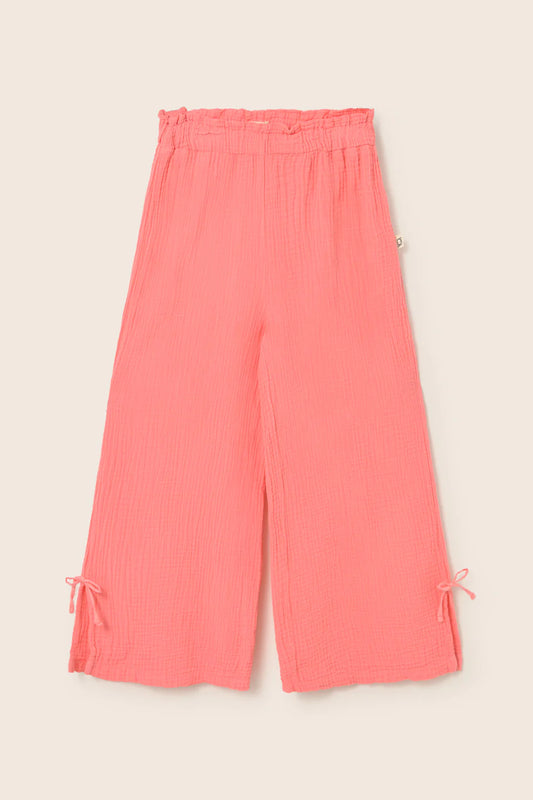 Rosa Kinderhose aus Musselin von Cozmo – luftige Wide Pants in Candy im Bärechind Winterthur