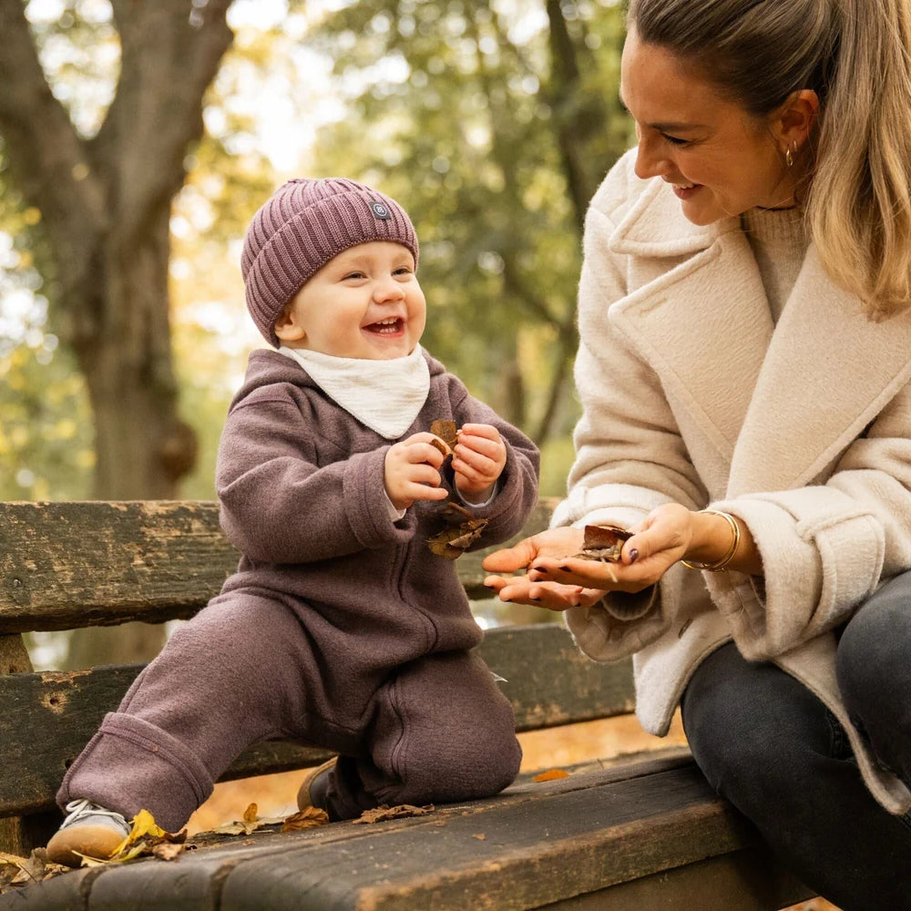 Baby im Emma & Noah Wollwalk Overall Essential Berry