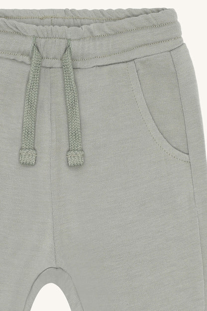 Detail vom elastischen Bund mit Kordelzug bei der Gubi Jogginghose aus Bambus Viskose