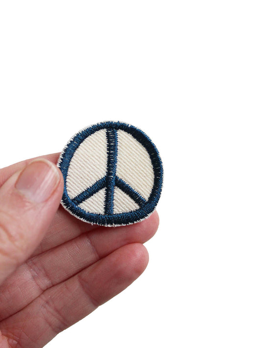 Aufnäher „Peace“ von Halfbird – vegan & einfach aufzubügeln, erhältlich im Bärechind in Winterthur