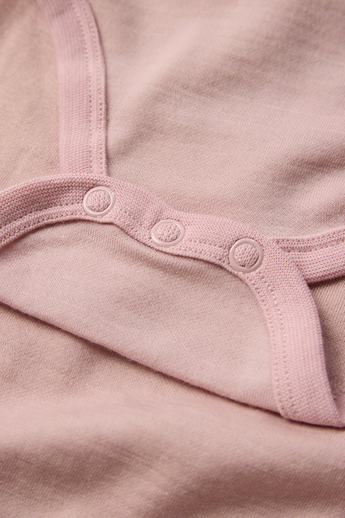 Bärechind Detailansicht Baloo Merino Bambus Langarmbody, Dusty Rose