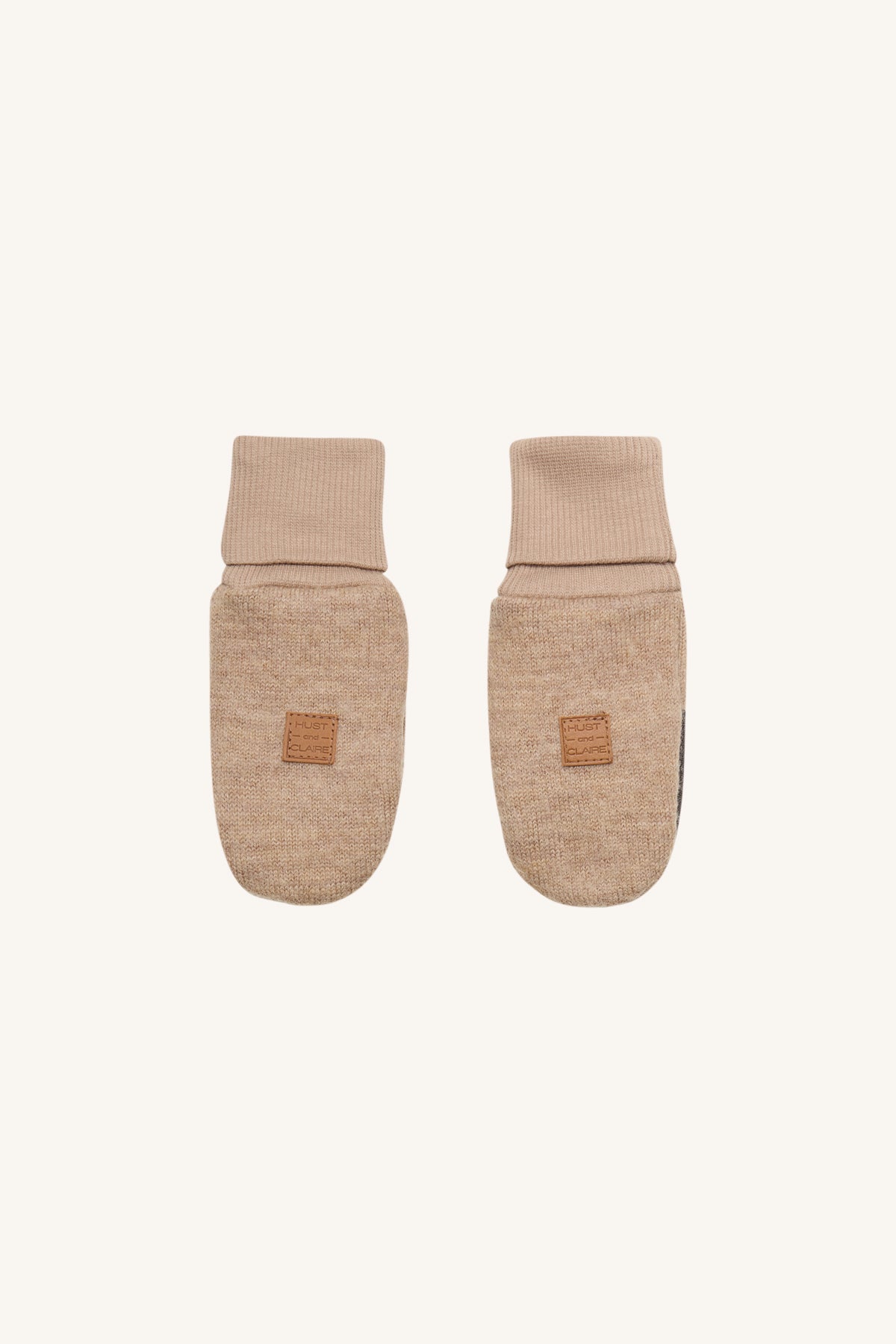 Hust & Claire Felix Wollwalk Fäustlinge in Biscuit, beige Kinderhandschuhe mit langen Rippbündchen, Bärechind Winterthur Schweiz.