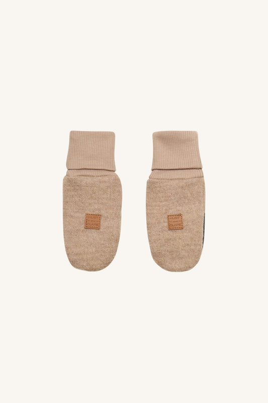 Hust & Claire Felix Wollwalk Fäustlinge in Biscuit, beige Kinderhandschuhe mit langen Rippbündchen, Bärechind Winterthur Schweiz.
