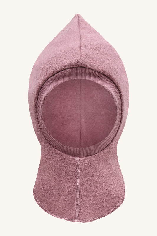 Hust & Claire Feo Wollwalk Schlupfmütze in Pale Mauve, rosa Kindermütze mit Gesichtsöffnung und Halsschutz, Bärechind Winterthur Schweiz.