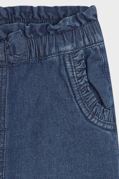 Rüschendetail an der Tasche der Hust&Claire Jente Jeanshose, Bärechind Winterthur Zürich Schweiz.