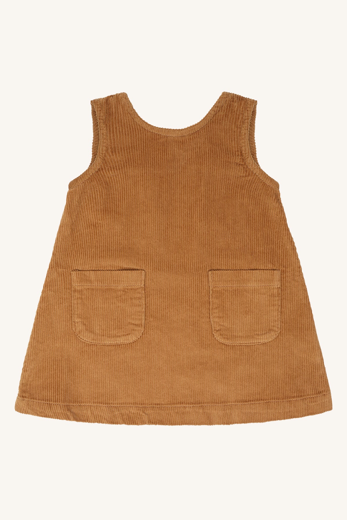 Hust & Claire Karoline Cordkleid in Chipmunk aus 100 % Baumwolle, ärmelloses Kinderkleid in warmem Braun mit zwei Taschen, Bärechind Winterthur.