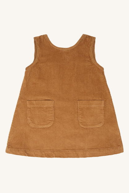 Hust & Claire Karoline Cordkleid in Chipmunk aus 100 % Baumwolle, ärmelloses Kinderkleid in warmem Braun mit zwei Taschen, Bärechind Winterthur.