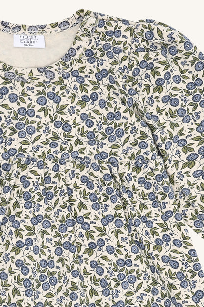 Detailaufnahme des feinen Blumenmusters auf dem Hust & Claire Kis Flora Babykleid in Atmosphere.