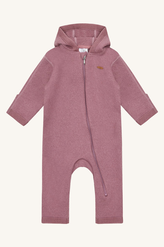Wollanzug Maddy von Hust&Claire in Pale Mauve aus warmer Walkwolle, Vorderansicht, erhältlich im Bärechind Winterthur, Zürich Schweiz
