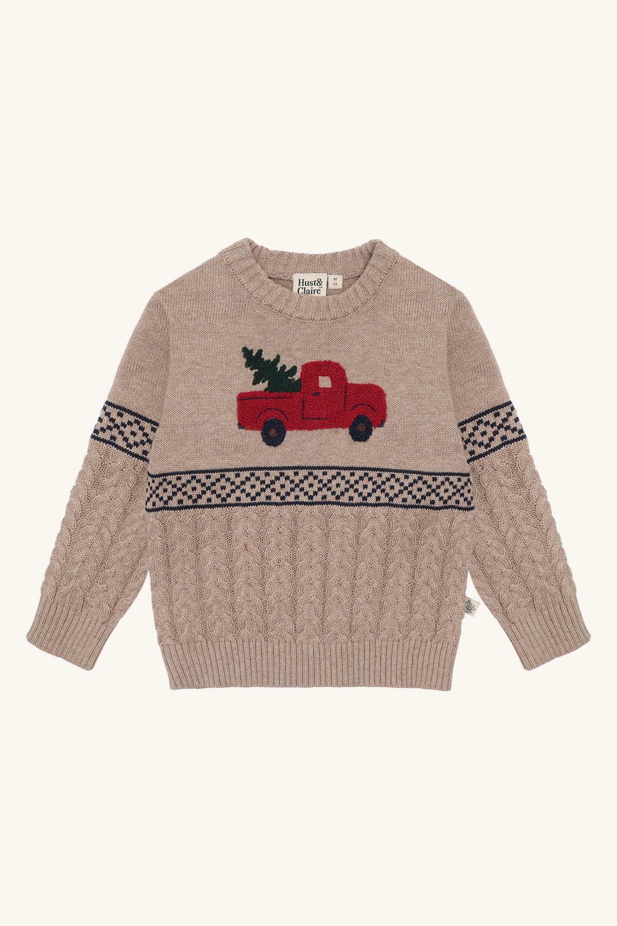 Hust & Claire Pelle Zopfstrickpullover in Biscuit mit rotem Auto und Tannenbaum, Vorderansicht