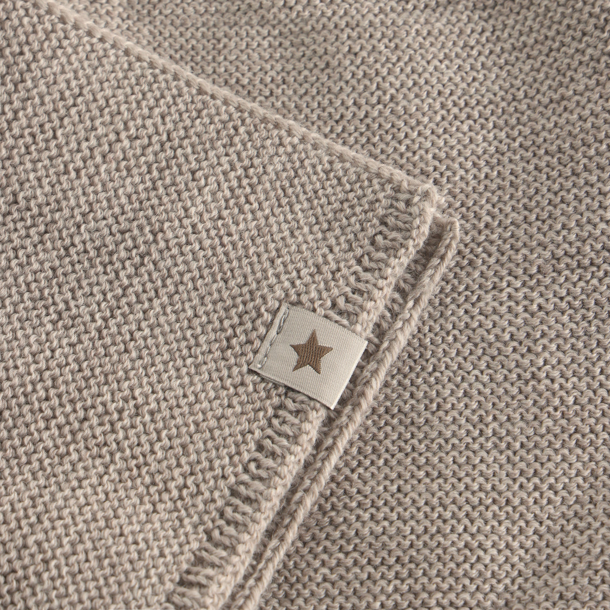 Detailansicht des gestrickten Merino Halswärmers aus dem Bärechind Sortiment