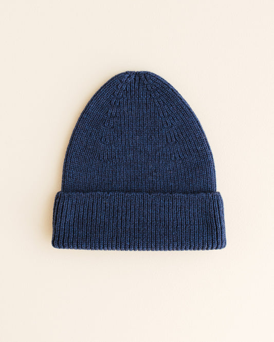 Hvid Fonzie Beanie in Blue, gestrickt aus Merinowolle, erhältlich im Bärechind in Winterthur, Zürich Schweiz.
