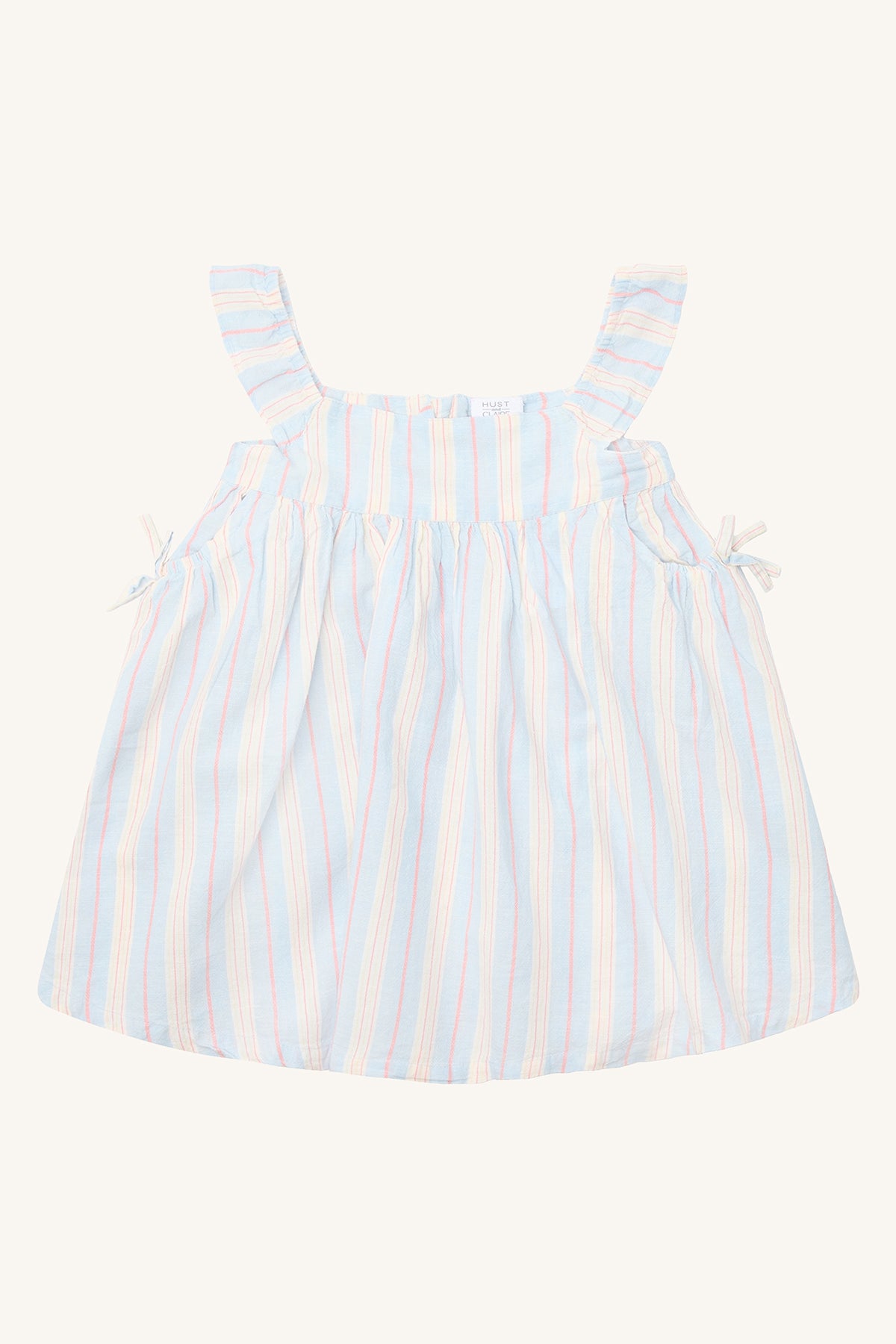 Vorderansicht des Kinderkleids Karoline mit Streifenmuster und Schleifen-Trägern – erhältlich bei Bärechind in Winterthur, Zürich, Schweiz.