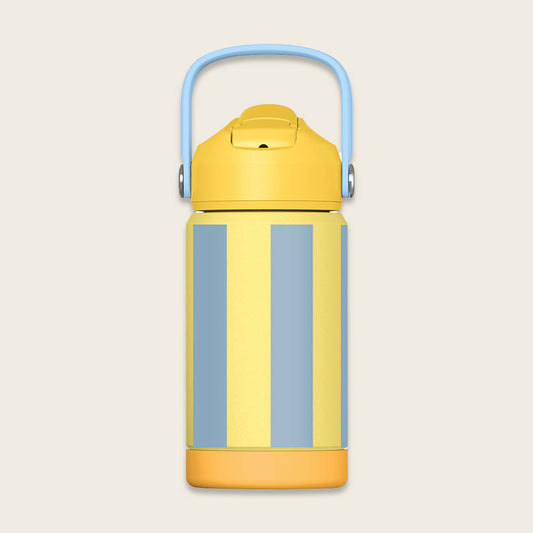 Kinder Trinkflasche mit Streifenmuster in Gelb und Hellblau von Ava&Yves im Bärechind Winterthur Zürich Schweiz.