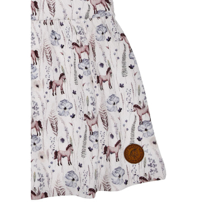 Kinderkleid mit Pferdeprint und Blumen für Mädchen – Sommerkleid bei Bärechind Kinderladen Winterthur Schweiz