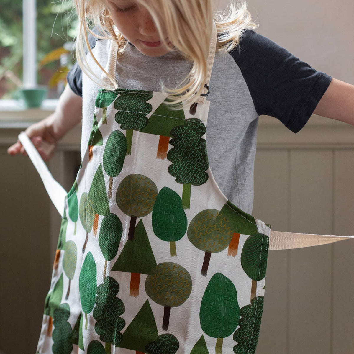 Kinderkochschürze Bäume für Kinder von 2 bis 6 Jahren – ideal zum Backen und Kochen