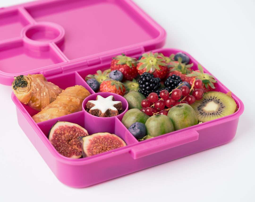 Lekkabox Znünibox in Berry mit 4 Fächern, gefüllt mit Früchten, erhältlich im Bärechind in Winterthur, Zürich Schweiz.