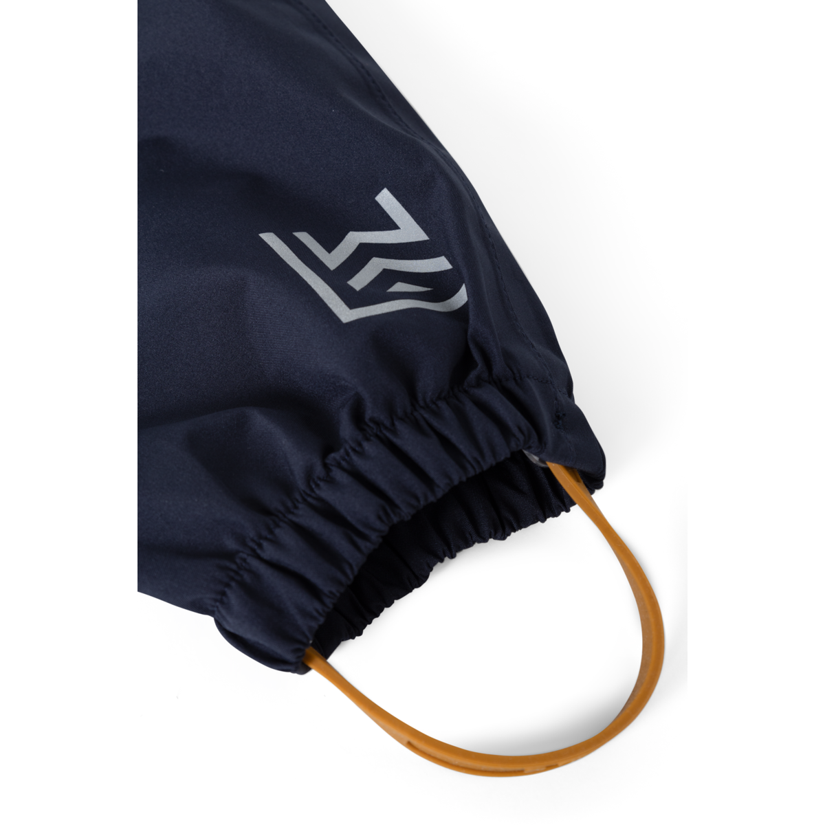 Fussschlaufe der Liewood Manu Regenhose in Classic Navy, Bärechind Winterthur, Zürich, Schweiz.