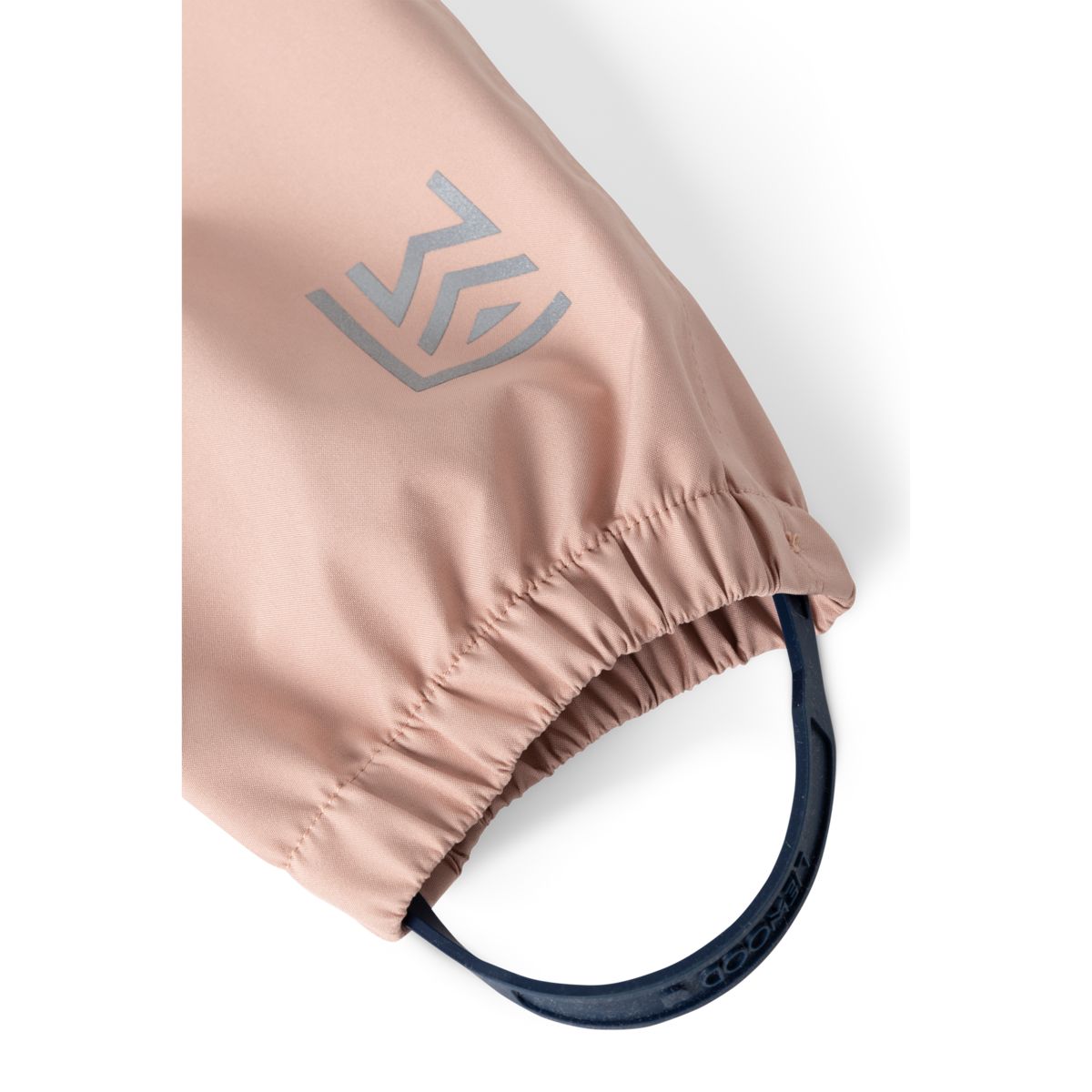 Detail des elastischen Beinabschlusses mit Fusssteg an der Liewood Pedia Regenhose