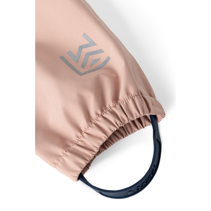 Detail des elastischen Beinabschlusses mit Fusssteg an der Liewood Pedia Regenhose