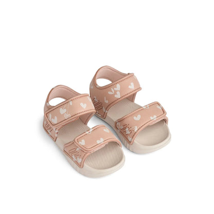 Liewood Printed Sandalen aus EVA mit Herzmuster in Pale Tuscany – erhältlich im Bärechind Winterthur, Zürich, Schweiz.