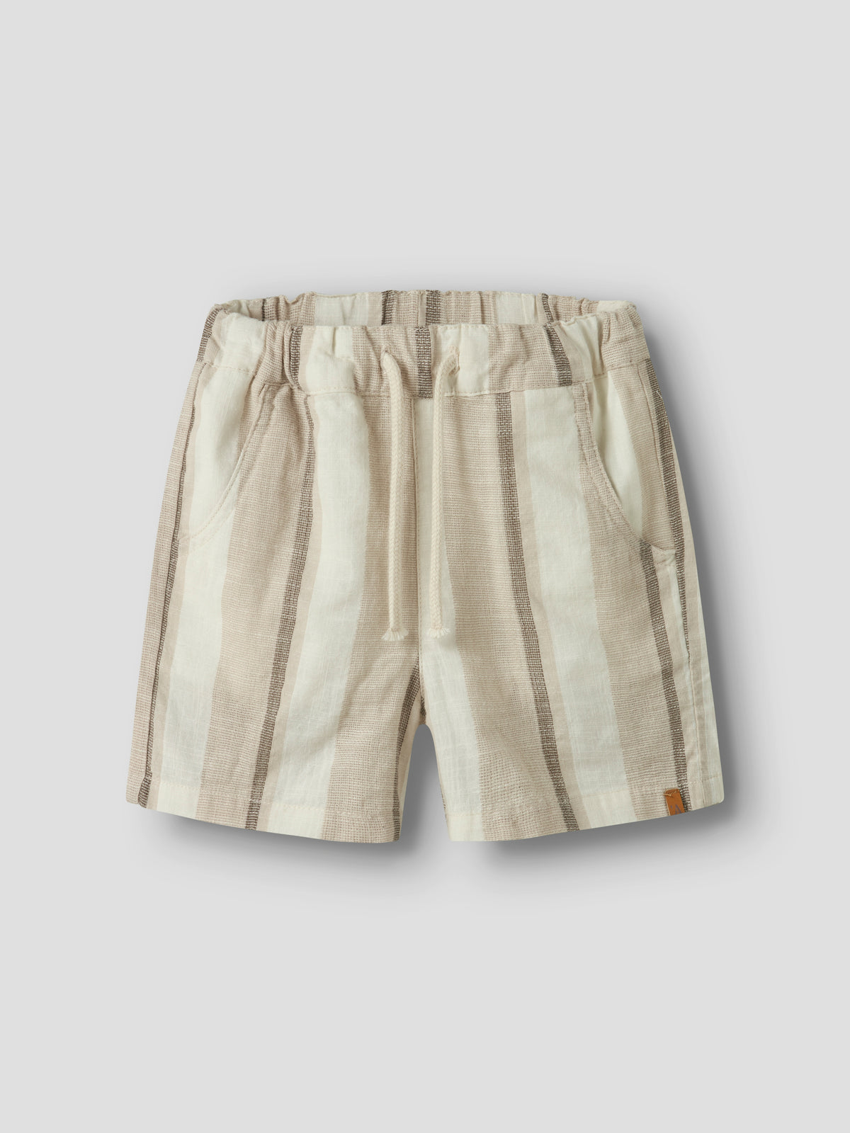 Lil'Atelier Shorts mit Streifenmuster in Beige bei Bärechind Winterthur, Zürich, Schweiz.