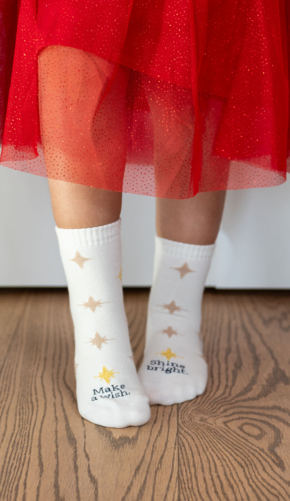 Kind trägt die MDMD Christmas Stars Make a wish Socken bei Bärechind