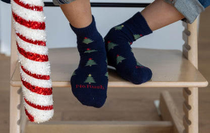 Kind trägt die MDMD Christmas Tree No Rush Socken bei Bärechind