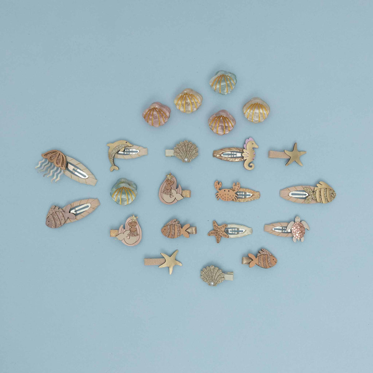 Detailansicht Mimi&Lula Haarspangen Set mit Delfin, Schildkröte und Seestern, erhältlich bei Bärechind in Winterthur, Zürich, Schweiz.