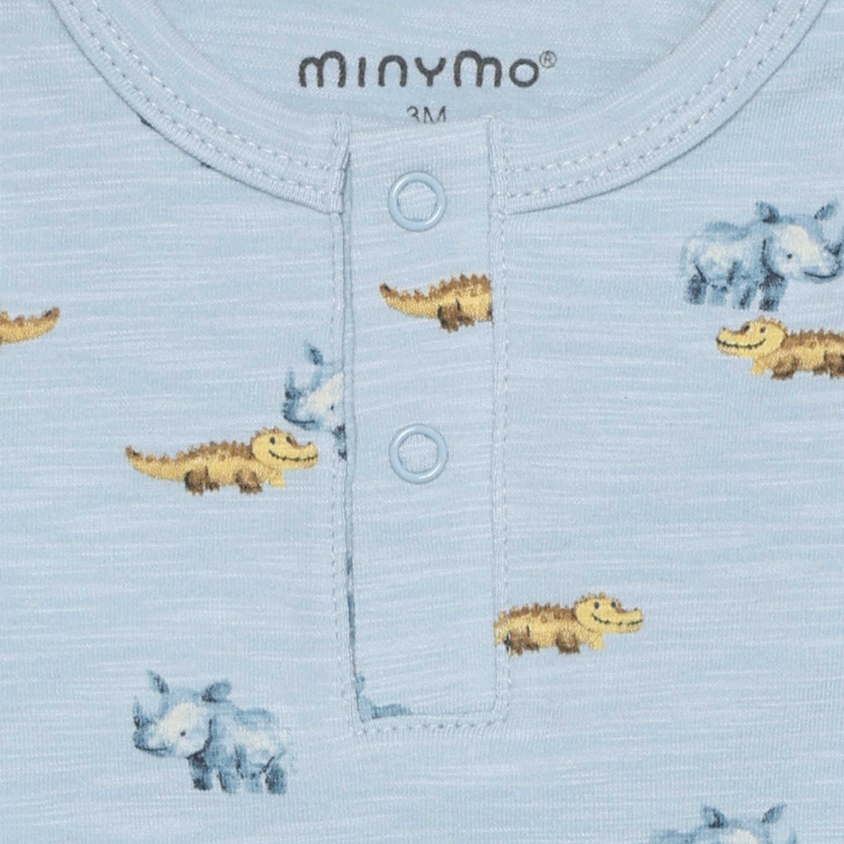 Detail vom Krokodil-Print auf Minymo Babybody aus Baumwolle, Bärechind Winterthur Zürich Schweiz