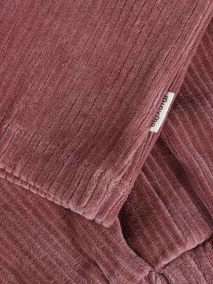 Nahaufnahme Cordvelours und Etikett Minymo Cordhose Nostalgia Rose