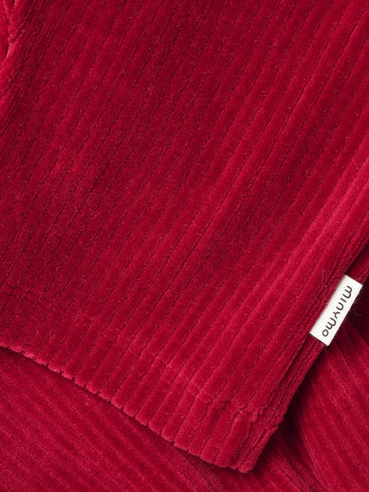 Nahaufnahme Cordvelours und Etikett Minymo Cordhose Rio Red