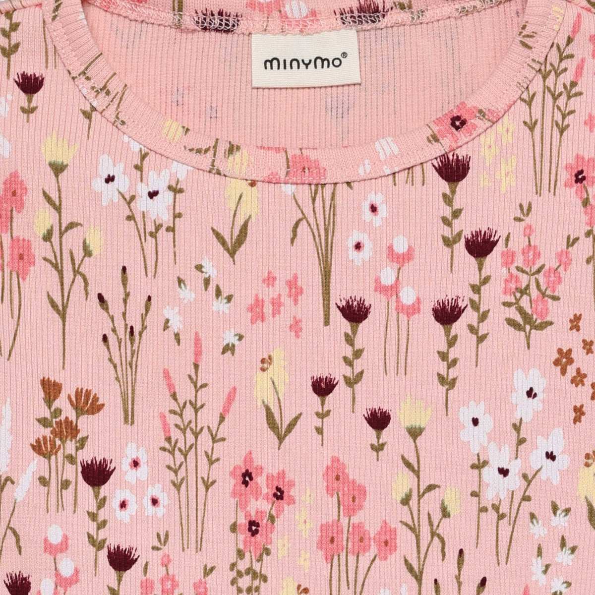 Detailaufnahme MINYMO Rib Kleid aus GOTS Bio Baumwolle im Bärechind Winterthur Schweiz