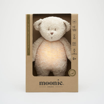 Moonie 2.0 Bär in stilvoller Verpackung – perfektes Geschenk für Babys mit Schlafhilfe-Funktion, Naturklängen und beruhigendem Licht. Jetzt in Winterthur, Zürich, Schweiz verfügbar.