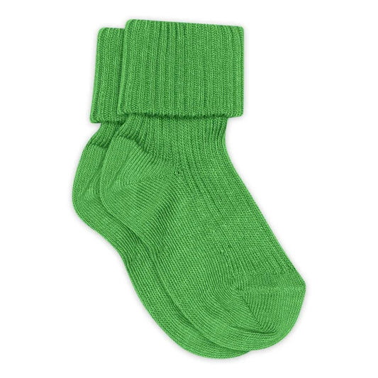 MP Kids Babysocken aus gerippter Baumwolle in Grün mit weichem Umschlagbund. Perfekt für zarte Babyfüsse und hohen Tragekomfort.