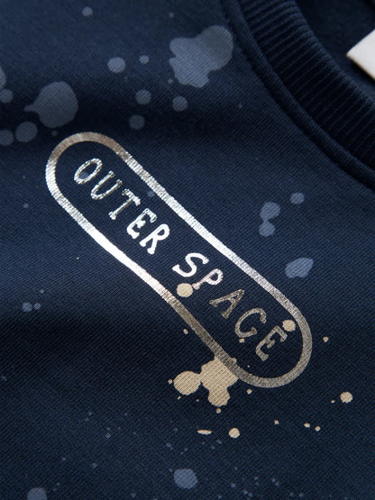 Detailansicht Space-Print am NAME IT Sweatshirt – Bärechind Winterthur Zürich Schweiz