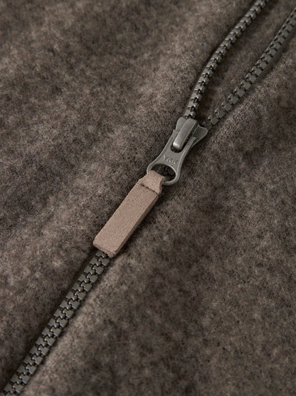 Detail der Name It Wollfleece Jacke in Morel mit Reissverschluss und Wollfleece Struktur