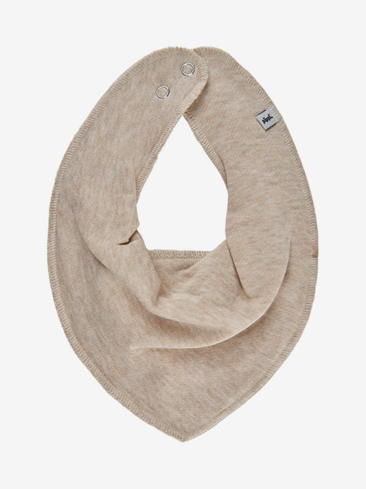 Pippi Bandana Lätzchen in sandfarbenem Naturton – weiches, nachhaltiges Babyaccessoire mit Druckknopfverschluss, erhältlich in Winterthur