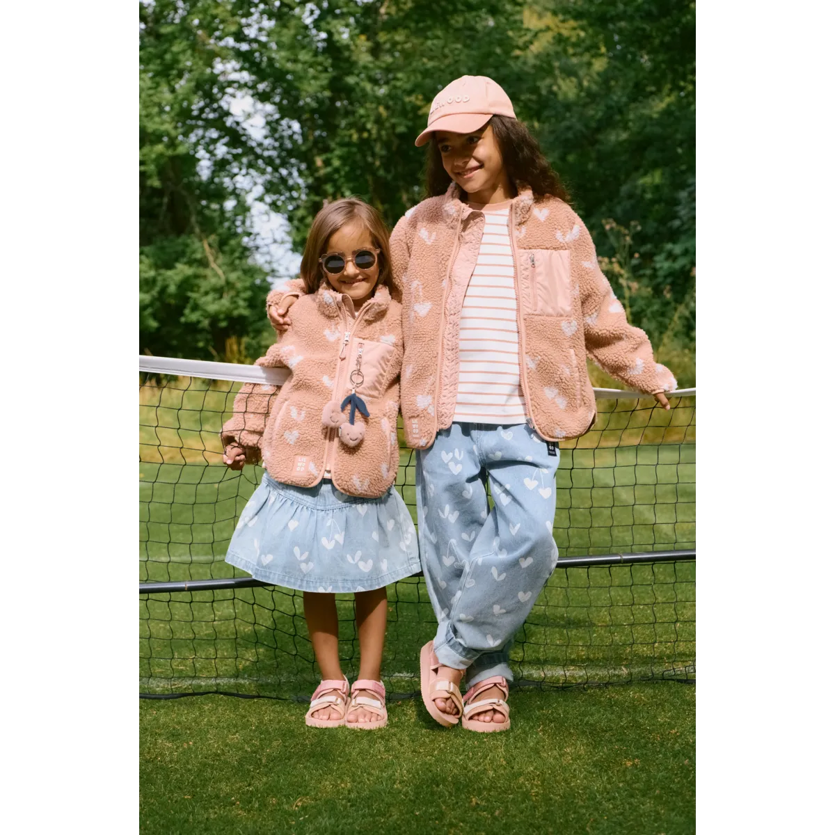 Plüsch Kirschen Schlüsselanhänger in Rosa und Blau – Kinderaccessoire im Bärechind Winterthur