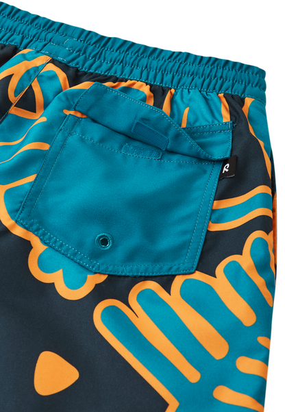 Reima Papaja UV-Badeshorts Blau – Seitenansicht mit Allover-Muster und Tasche
