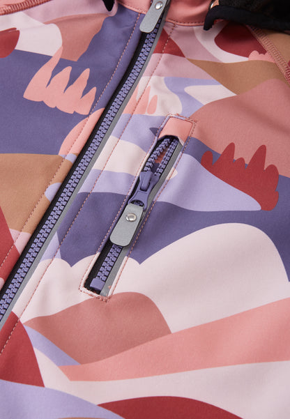 Reissverschluss Detail der Reima Softshelljacke Vantti Rose Blush in Winterthur