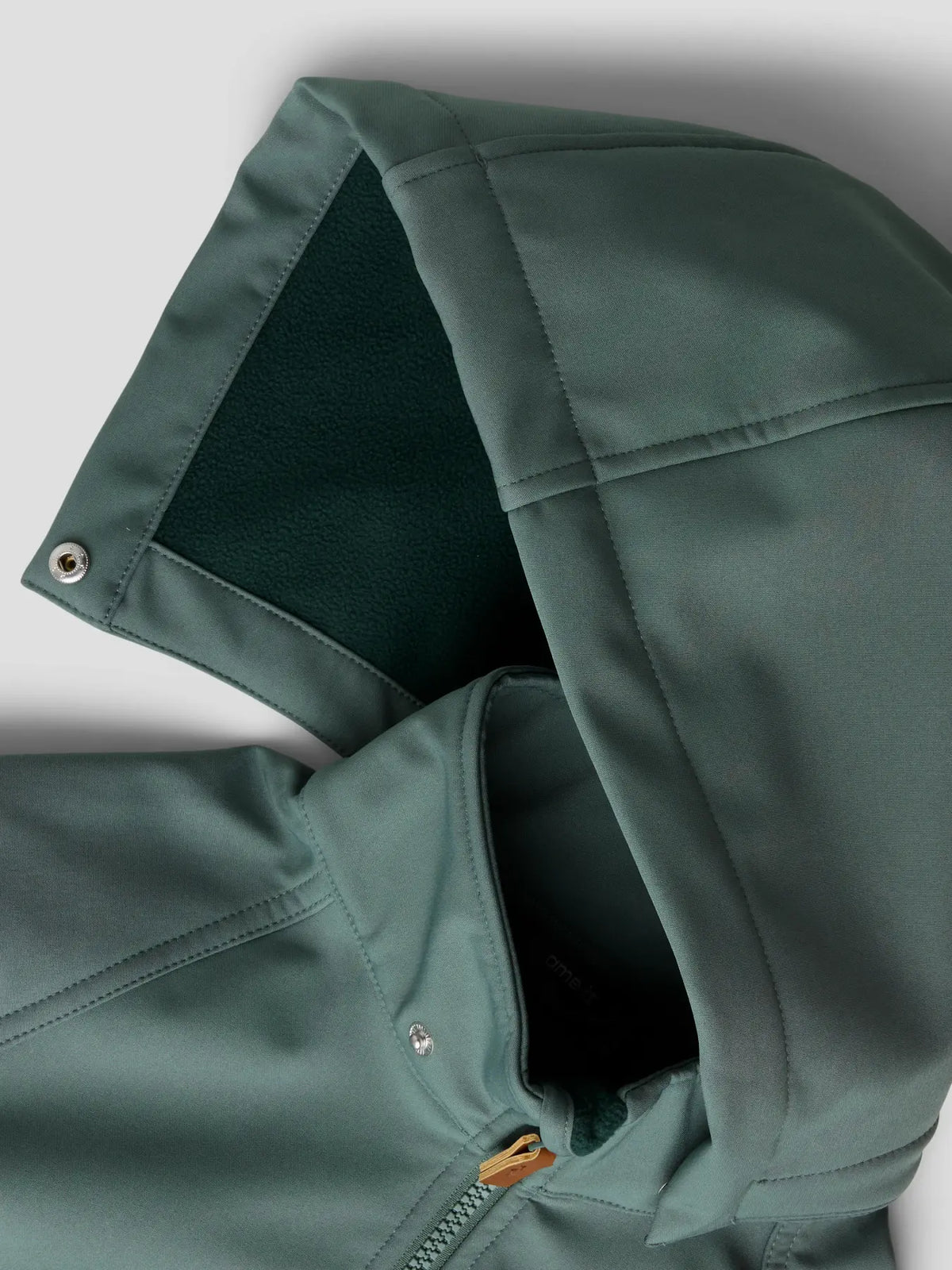 Detail abnehmbare Kapuze Softshelljacke für Kinder von NAME IT im Bärechind Winterthur Zürich Schweiz